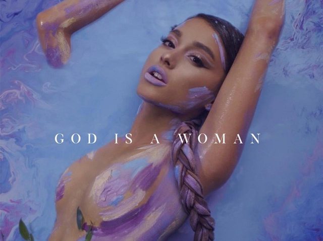 アリアナ・グランデがサプライズで新曲発表！カバーがセクシーすぎる