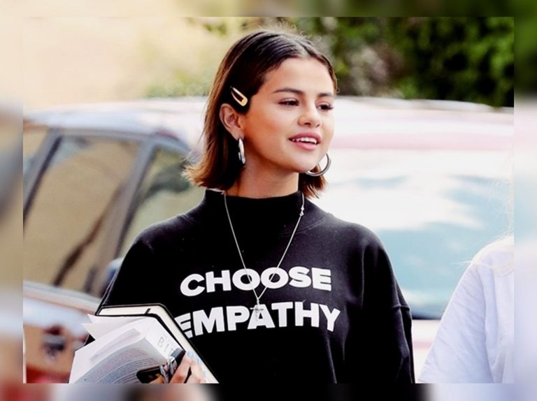 セレーナ・ゴメス、「意味深メッセージ」が書かれた服を着るタイミングに共通点