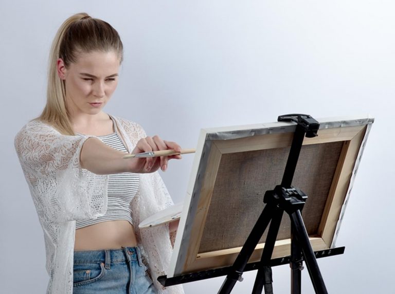 リツイートしてくれたら似顔絵を描くと宣言した女性の絵が悲惨