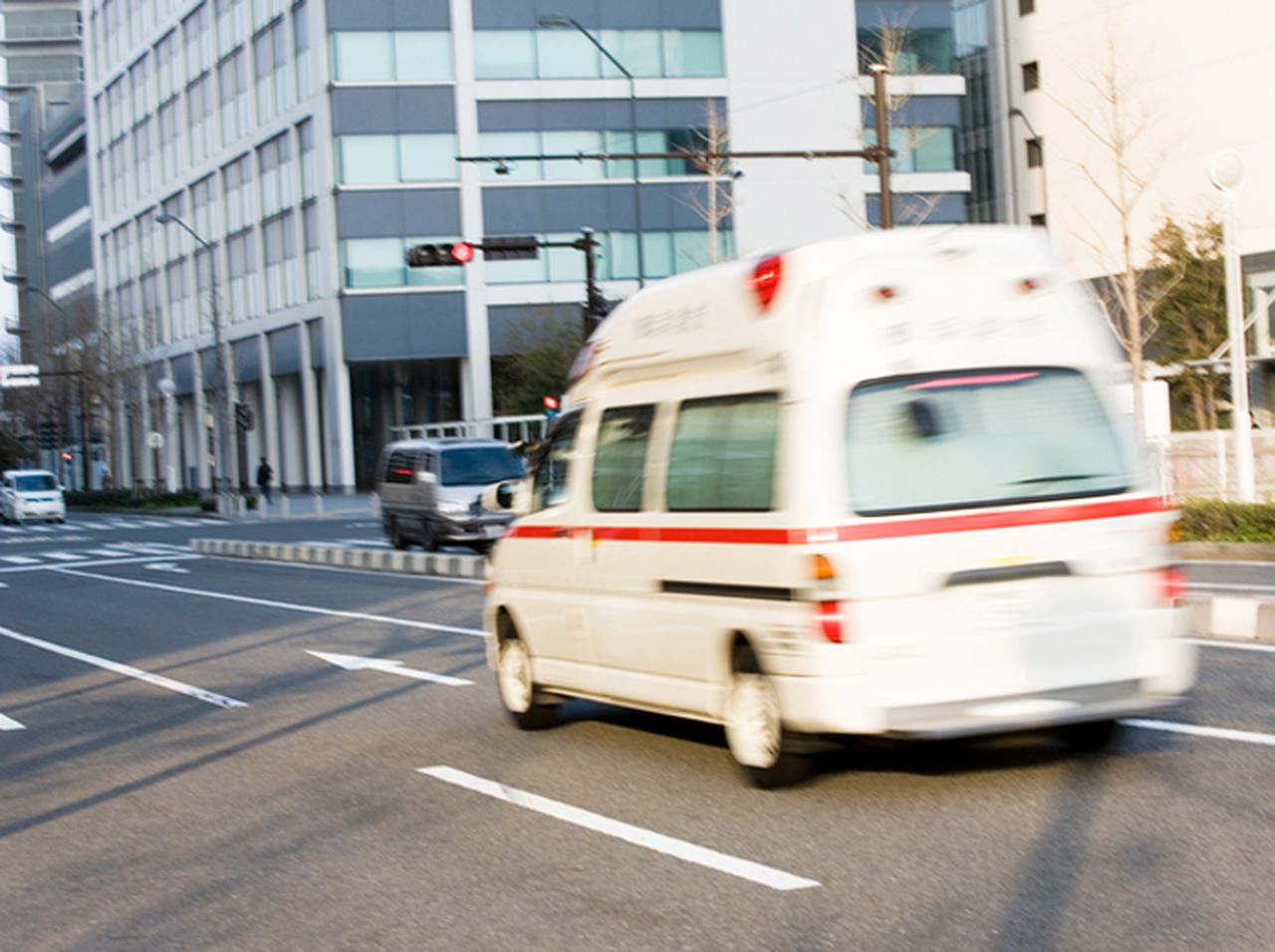 「自分を搬送中」の救急車を盗んで乗り回した22歳女性が逮捕