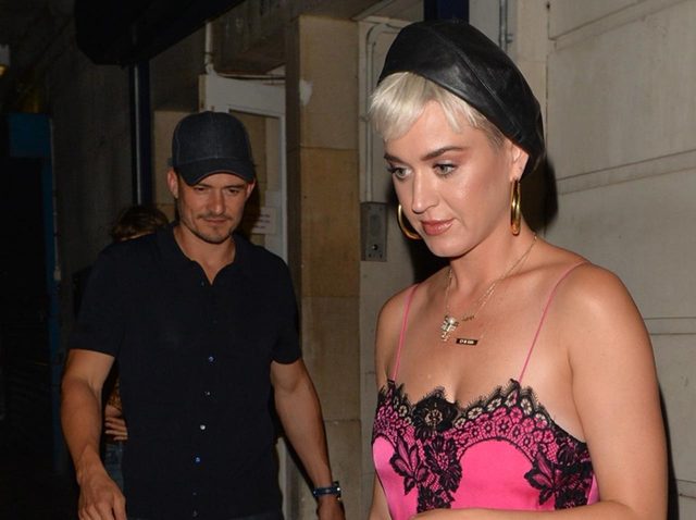 オーランド・ブルーム＆ケイティ・ペリーが「手つなぎデート」【写真アリ】