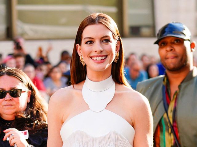 アン・ハサウェイ、歴史的偉人との「奇妙なつながり」にタイムトラベラー説浮上