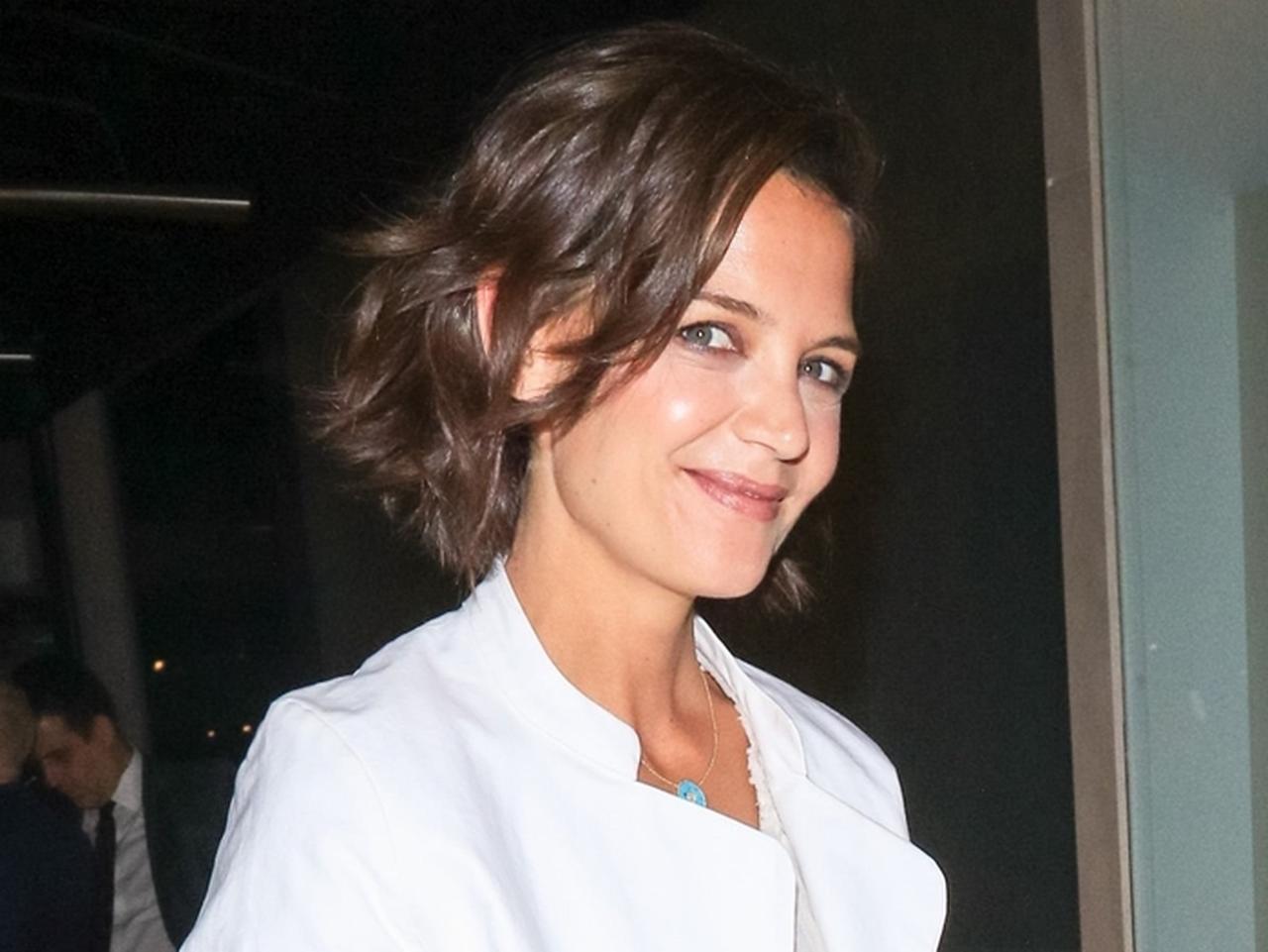 電車にケイティ・ホームズ？電車に乗っている姿が新鮮すぎて二度見