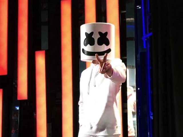 正体不明のDJマシュメロ、観客の前で「かぶりもの」を取って素顔を晒す【MMVA2018】