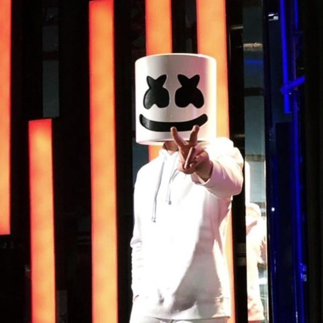 正体不明のDJマシュメロ、観客の前で「かぶりもの」を取って素顔を晒す【MMVA2018】