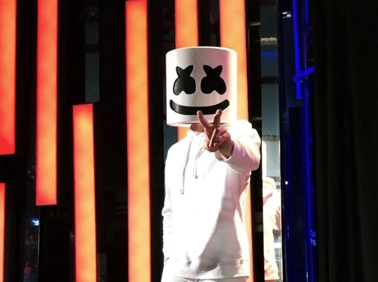 正体不明のDJマシュメロ、観客の前で「かぶりもの」を取って素顔を晒す【MMVA2018】