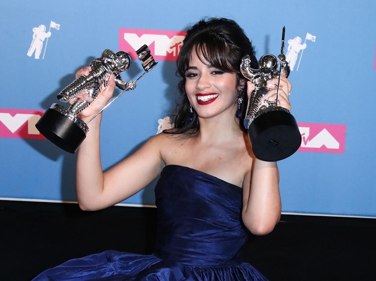 カミラ・カベロ、「ある方法」を使って6年前の自分に夢が叶ったことを報告【VMA2018】