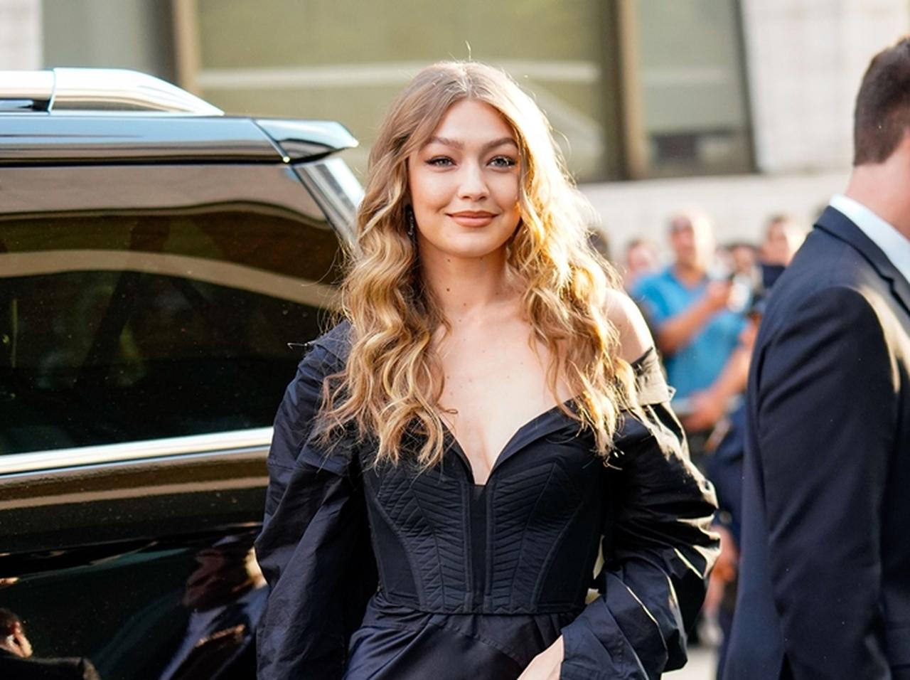 ジジ・ハディッド、「ゼイン愛」全開なネックレスはセレブ価格