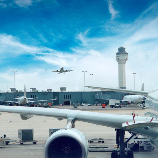 「大人のオモチャ」が原因で空港が一時閉鎖、その驚きの理由とは？