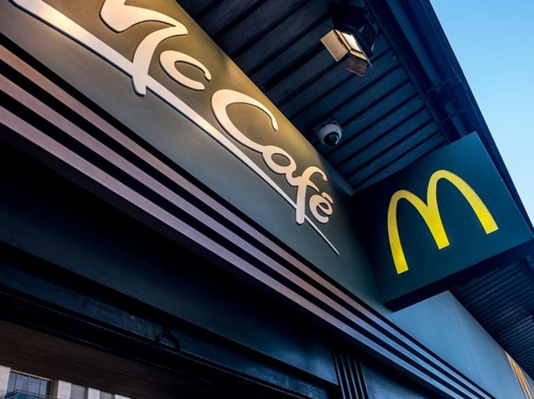 マクドナルドでラテを買った女性、中に入っていたものに驚愕