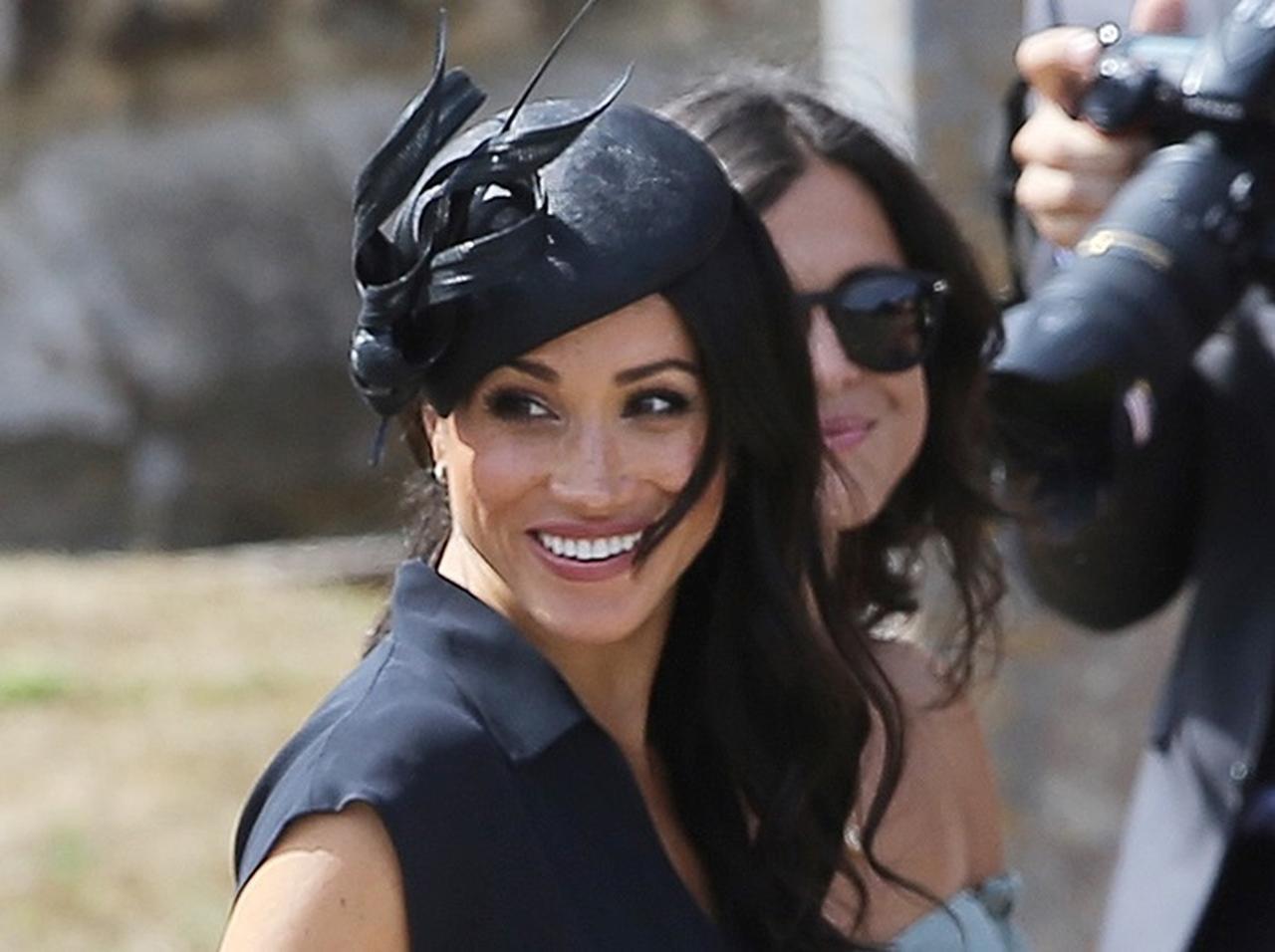 メーガン妃、誕生日は友人の結婚式へ！お呼ばれファッションをチェック