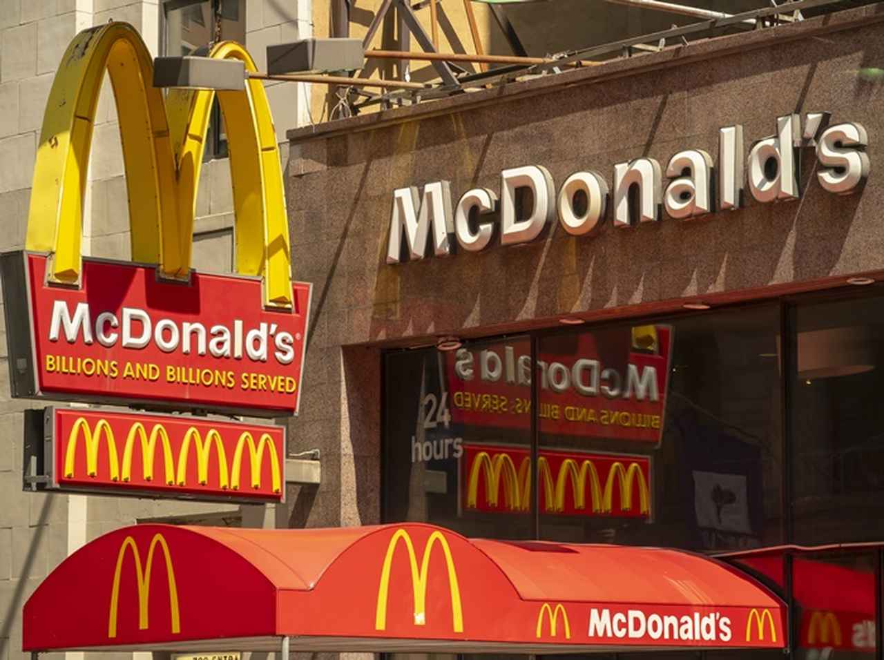 マクドナルドが1日だけ“高級志向”に、「あのシステム」を導入してリッチな気分に