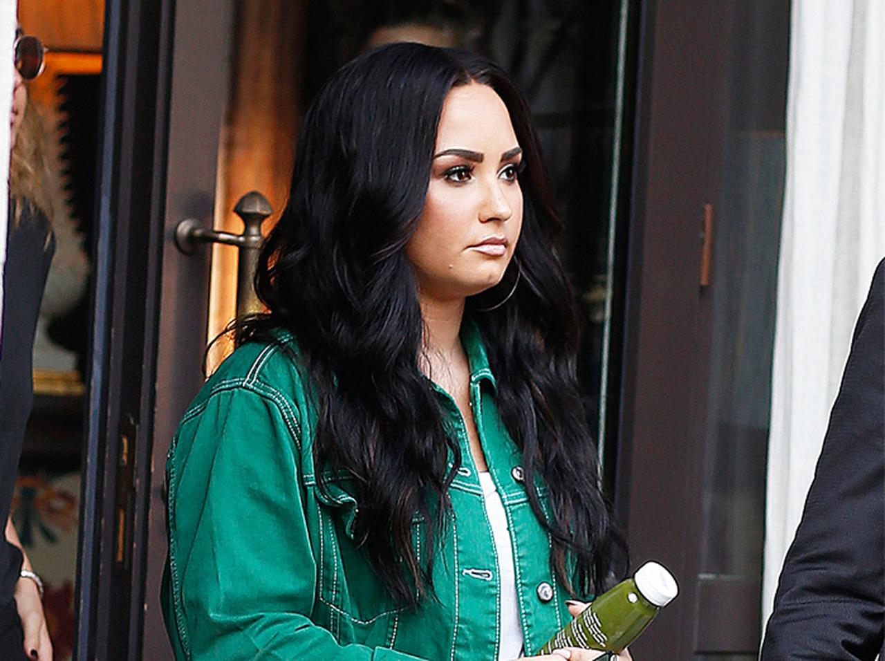 薬物過剰摂取で生死彷徨ったデミ・ロヴァ―トが退院、「有害な人物」を排除へ