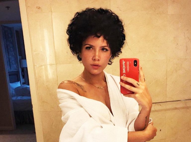 歌姫ホールジー、「天然パーマ」嘲笑した人々への反撃が秀逸