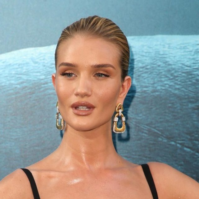ロージー・ハンティントン・ホワイトリー、晴れ舞台は2,000円のプチプラコスメで