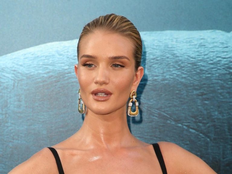 ロージー・ハンティントン・ホワイトリー、晴れ舞台は2,000円のプチプラコスメで