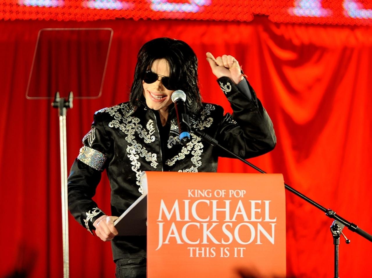 マイケル・ジャクソン、3,300万枚売り上げたアルバムで着用したスーツが復刻