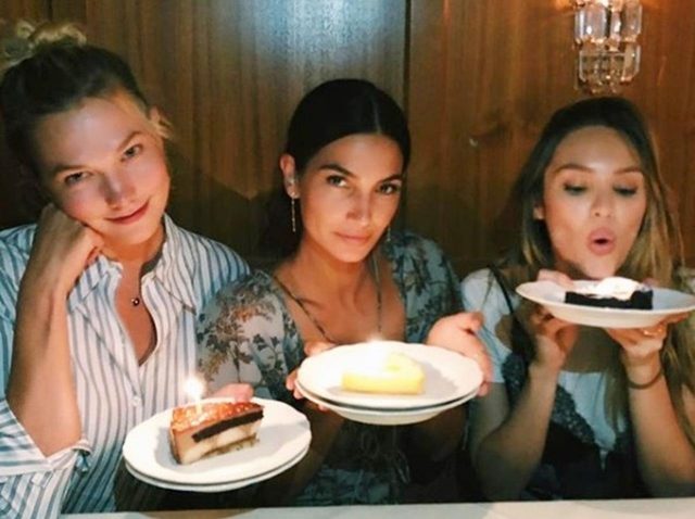 キャンディス&カーリー&リリー、人気モデルの豪華3ショットの裏側が爆笑