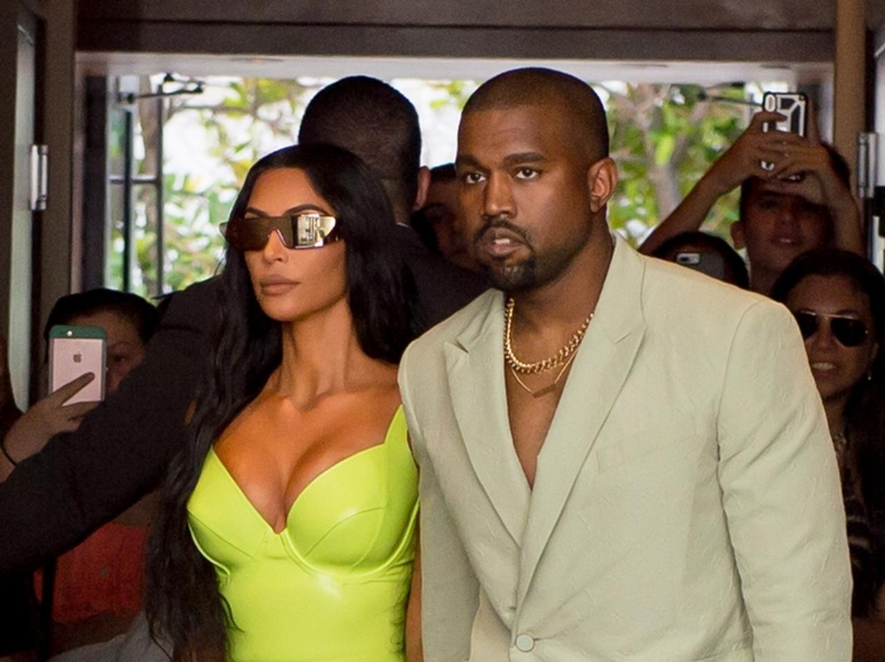 カニエ・ウェスト、結婚式に参列するときの靴が「カニエ流」すぎる