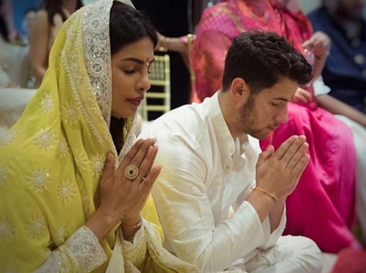 ニック・ジョナス＆プリヤンカー・チョープラー、インドの伝統的な儀式で婚約