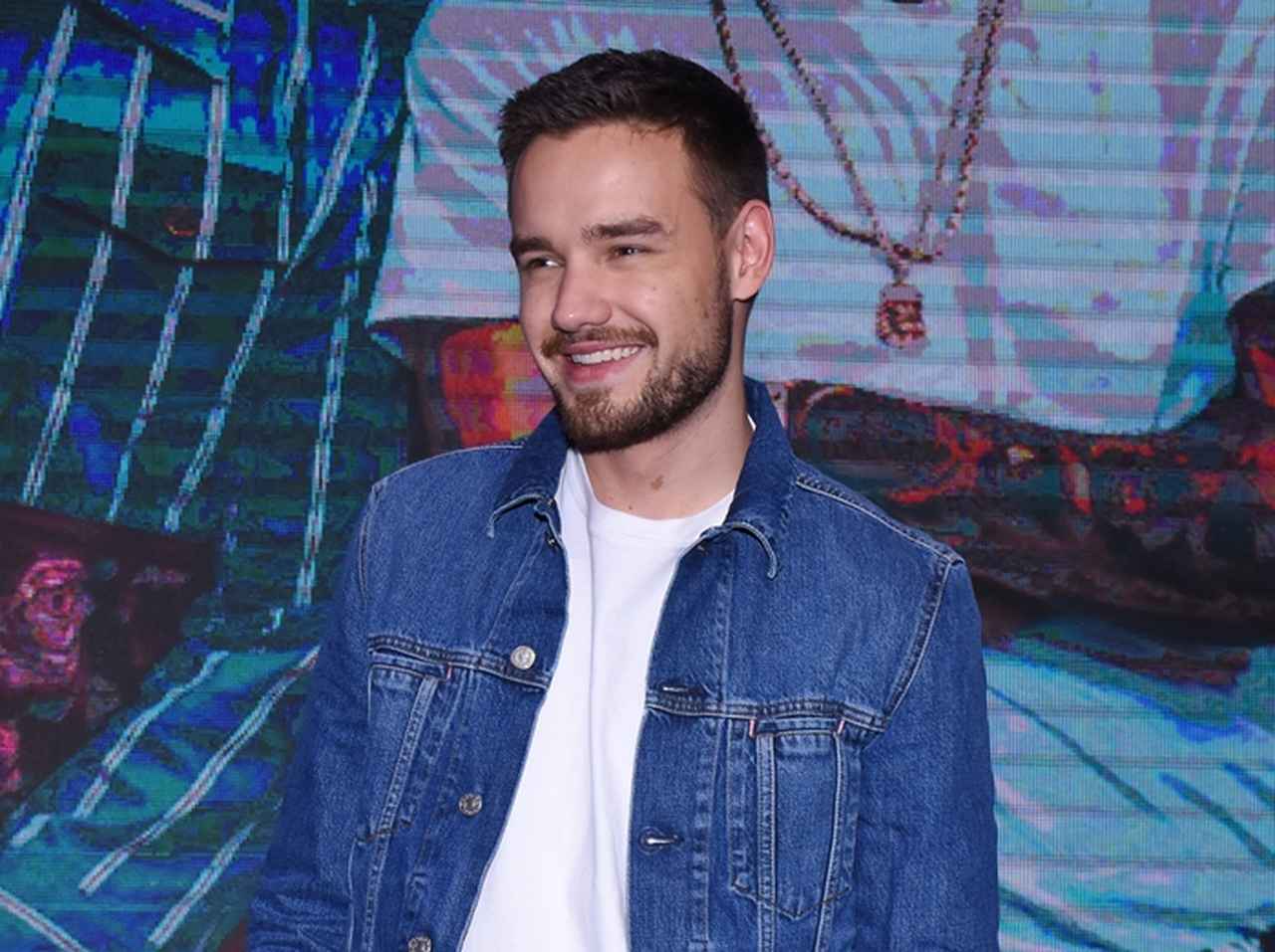 リアム・ペイン、美女と車内でキスする姿を激写される