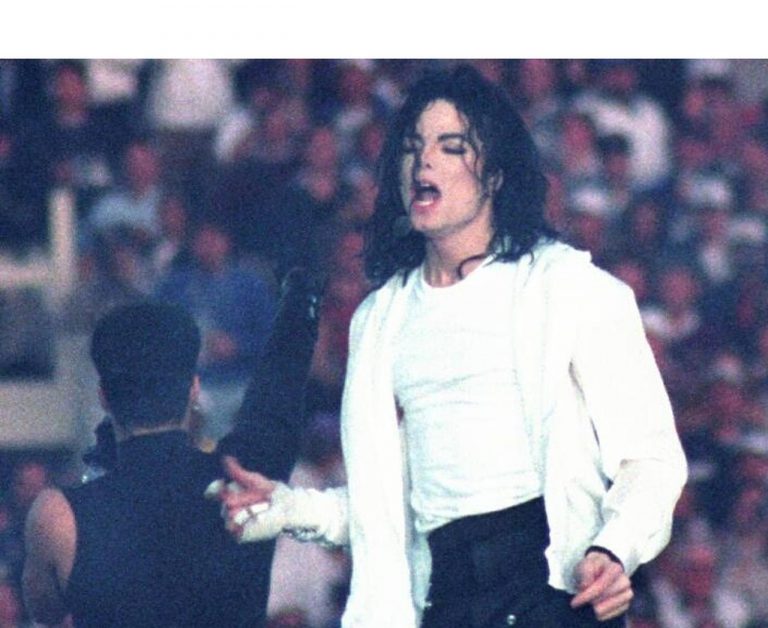 マイケル・ジャクソン、1億円超えで落札されたお宝アイテムはどれ?