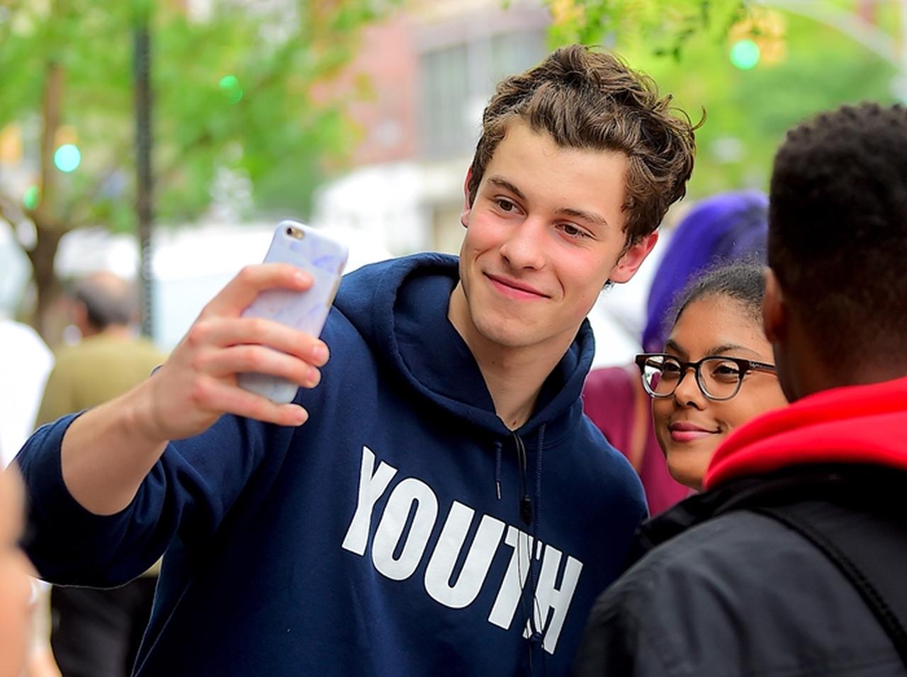 ショーン・メンデス、「神対応」を超えるファンサービスに心がとろける