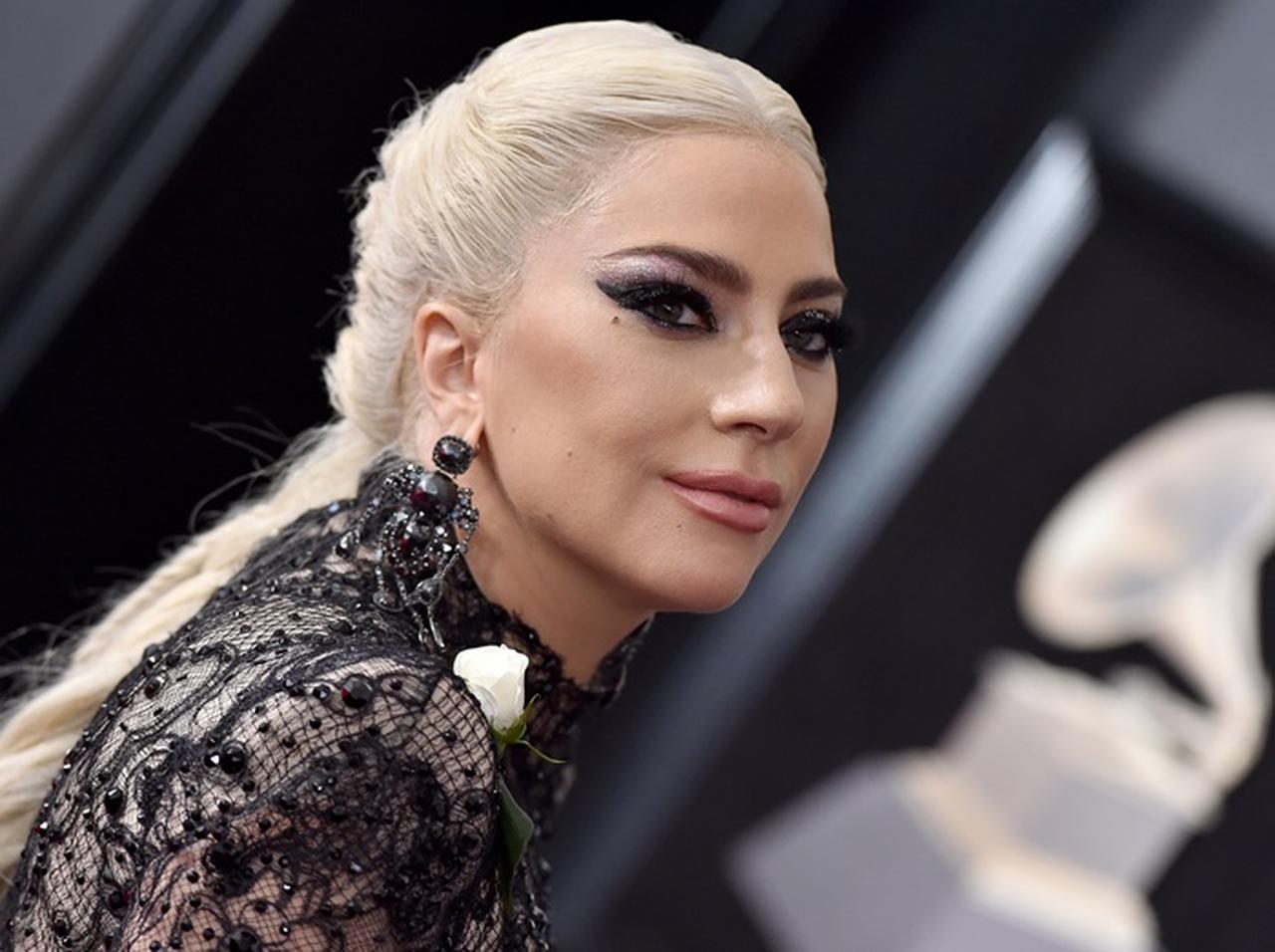 レディー・ガガ、インスタグラムに「ほぼ全裸」写真を堂々と公開