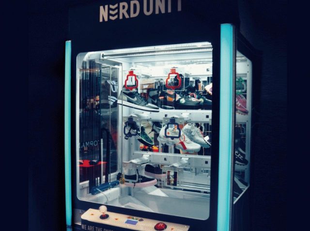 LAで大盛況のスニーカーマシーンが原宿に上陸！オフ・ホワイトやイージーも