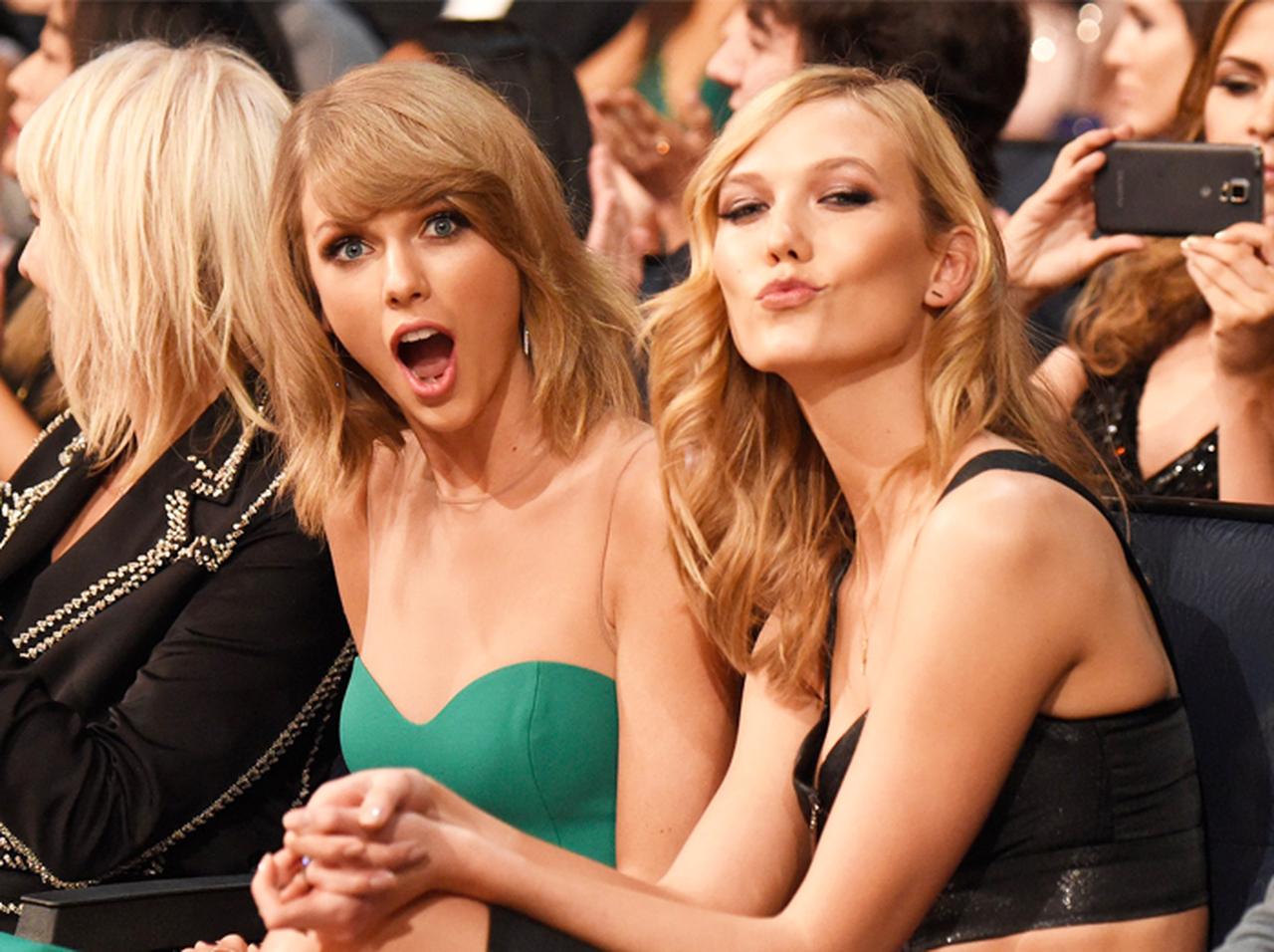 テイラー・スウィフトの「元カレ&元親友」の仲良しショットにファンざわつく