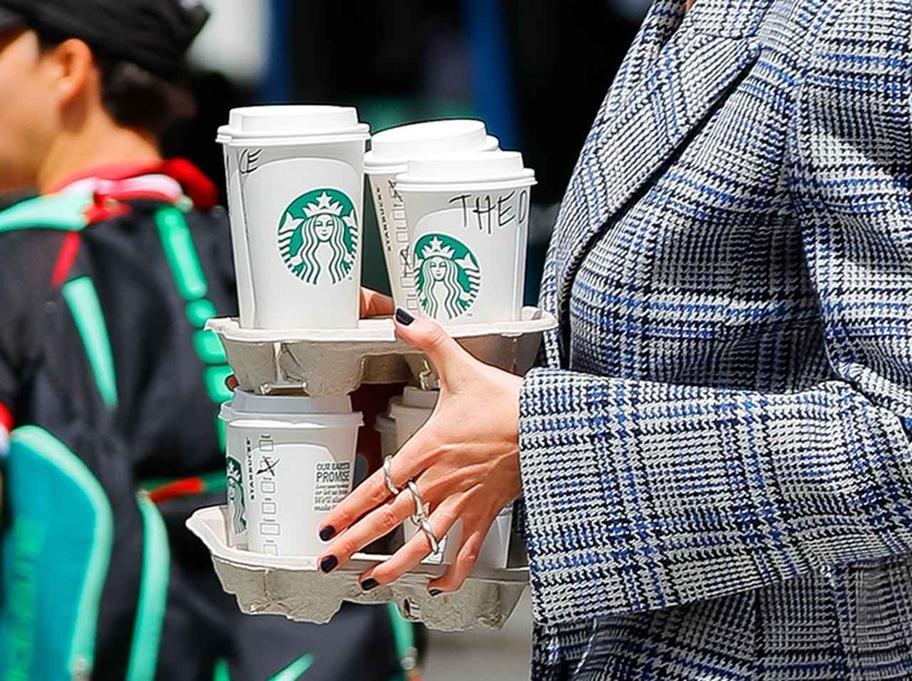 スターバックスの容器を使った便利な「裏ワザ」が今すぐ試したい