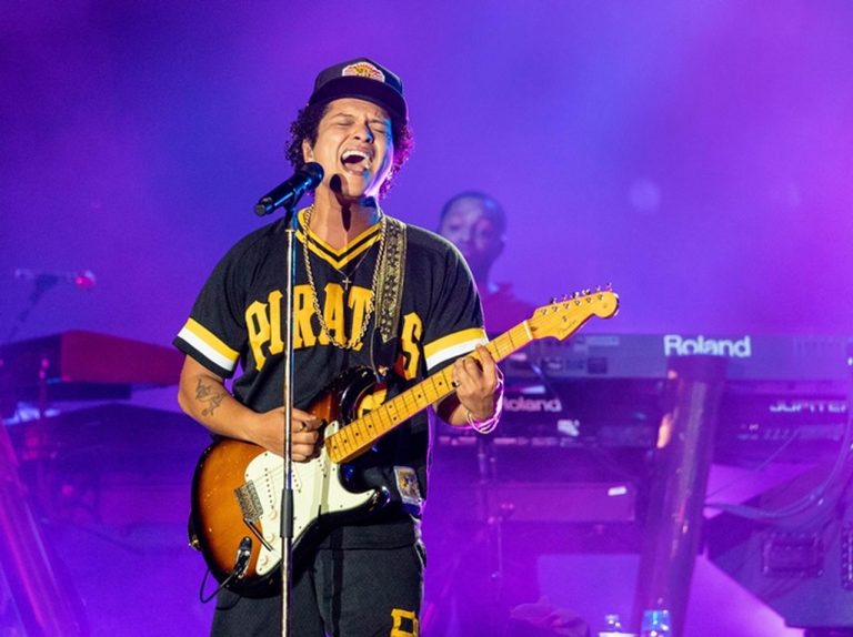 ブルーノ・マーズ、マイケル・ジャクソン＆U2の「ある記録」を打ち破る