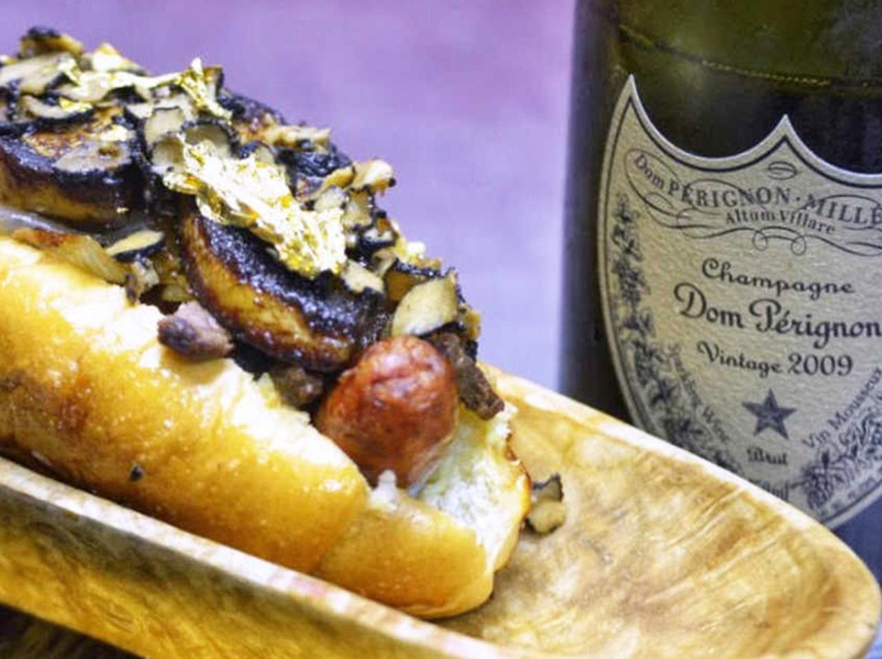 「世界で最も高いホットドッグ」の内容がこれでもかというほど豪華!