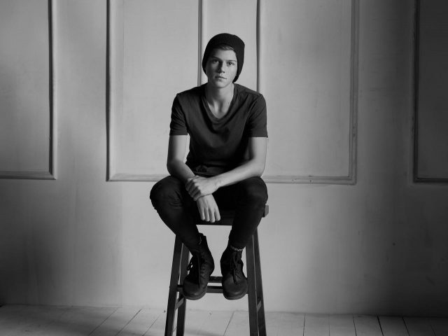 サマソニ出演の15歳ルエル、最新MV「ドント・テル・ミー」で10代の切なさ歌う