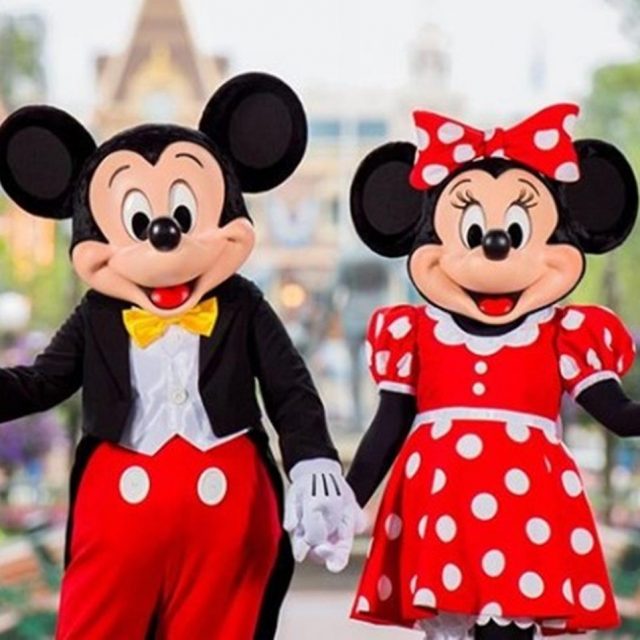 ディズニーランドで男性がミニーにプロポーズ！それを見たミッキーが取った行動とは？