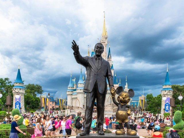 ディズニーランド、失礼な客に対して使う「魔法の言葉」とは？