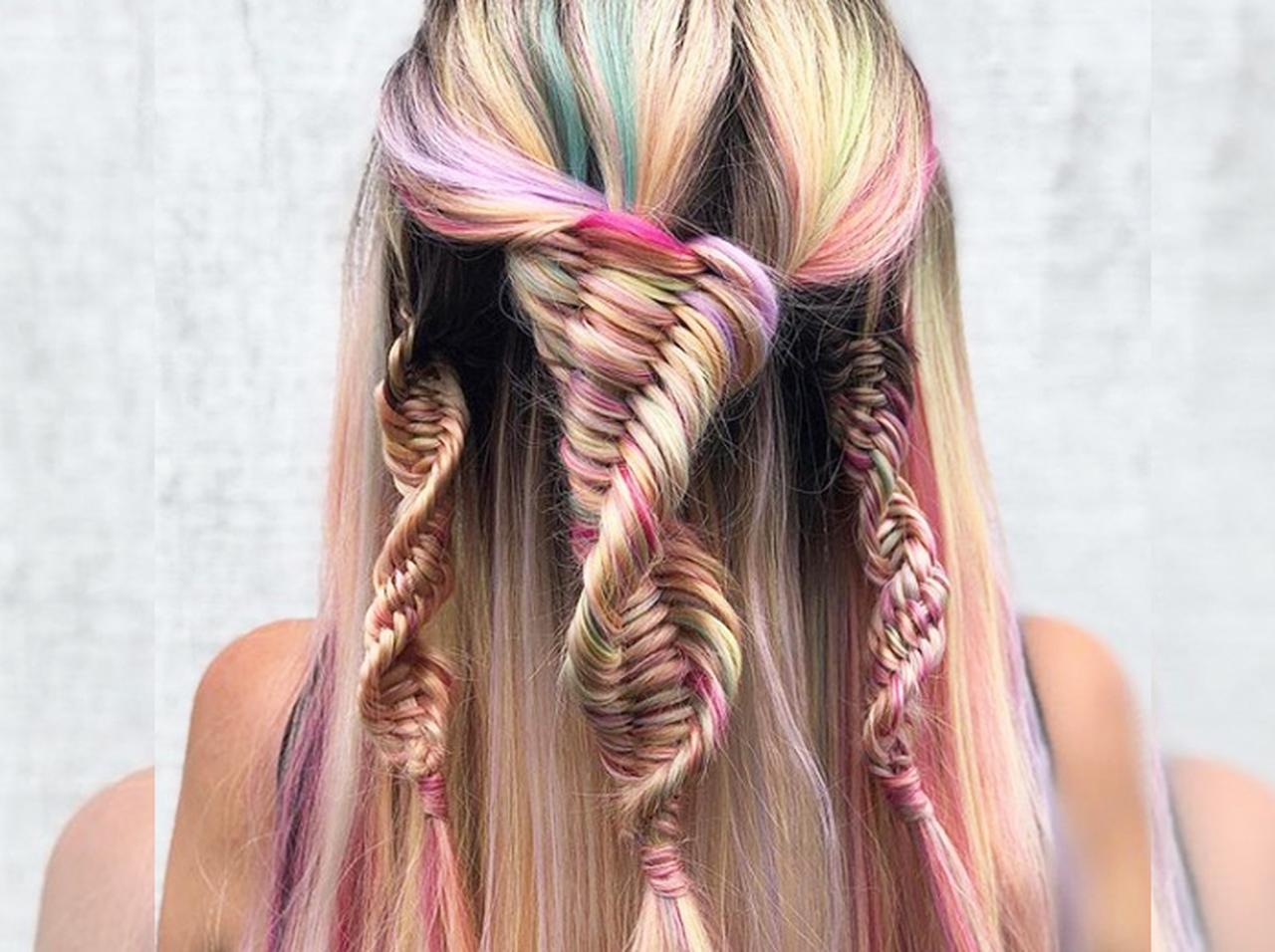 インテリ気分が味わえる!?「DNAみつ編み」が話題沸騰中