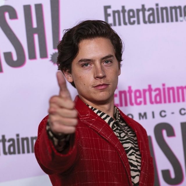 『リバーデイル』コール・スプラウス、子役時代から「歌わない」理由