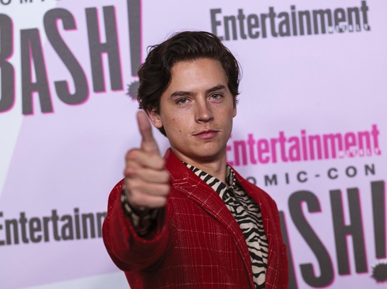 『リバーデイル』コール・スプラウス、子役時代から「歌わない」理由