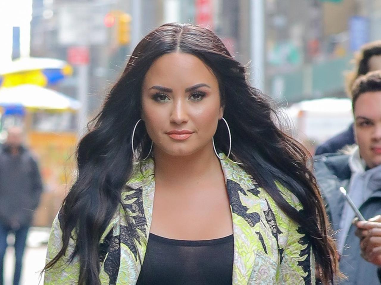 薬物過剰摂取で入院中のデミ・ロヴァート、退院後そのままリハビリ施設へ