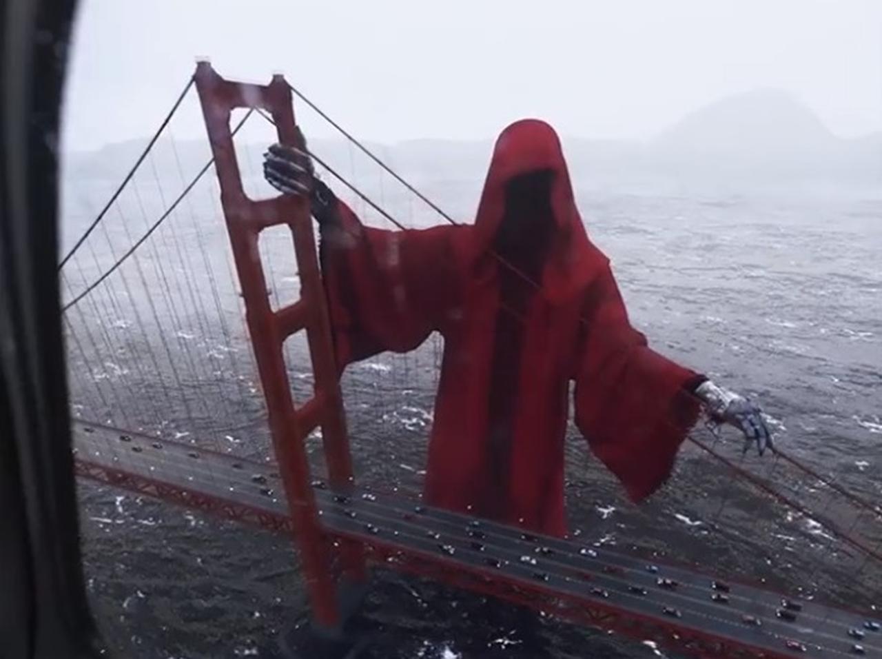 「自殺の名所」に巨大な『死神』が…、再生回数1,000万回越えの動画が怖すぎる