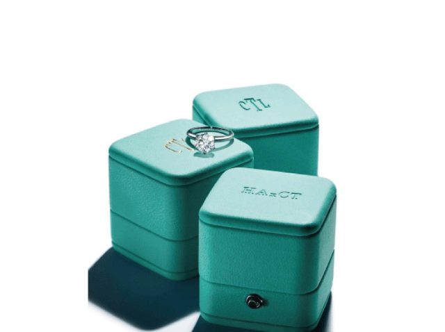 ティファニー、エンゲージメントリング ボックスに文字入れる刻印プログラムをスタート