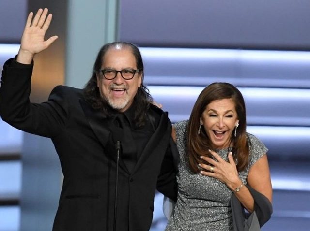 エミー賞授賞式中に監督が生プロポーズ【エミー賞】