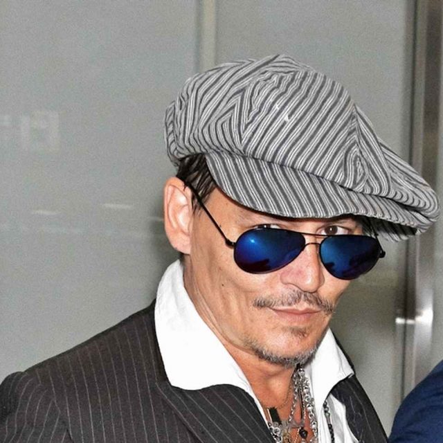 ジョニー・デップ、パフォーマンス中の「黒ジャケット」に隠された秘密
