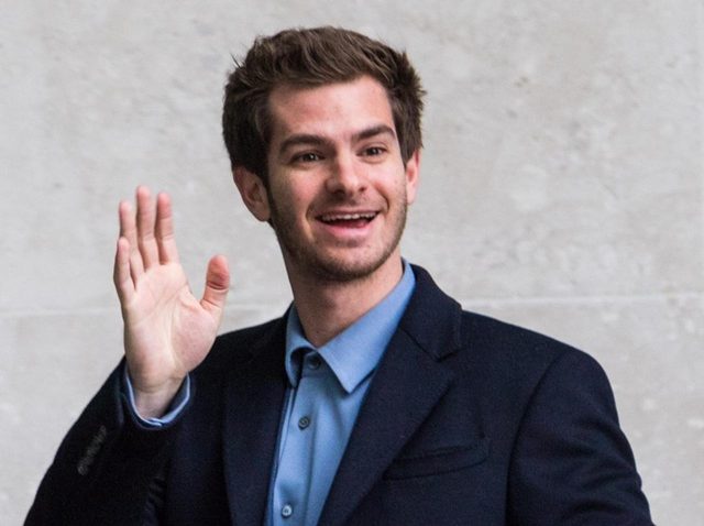 アンドリュー・ガーフィールドに新恋人、マーベル女優と熱烈キス