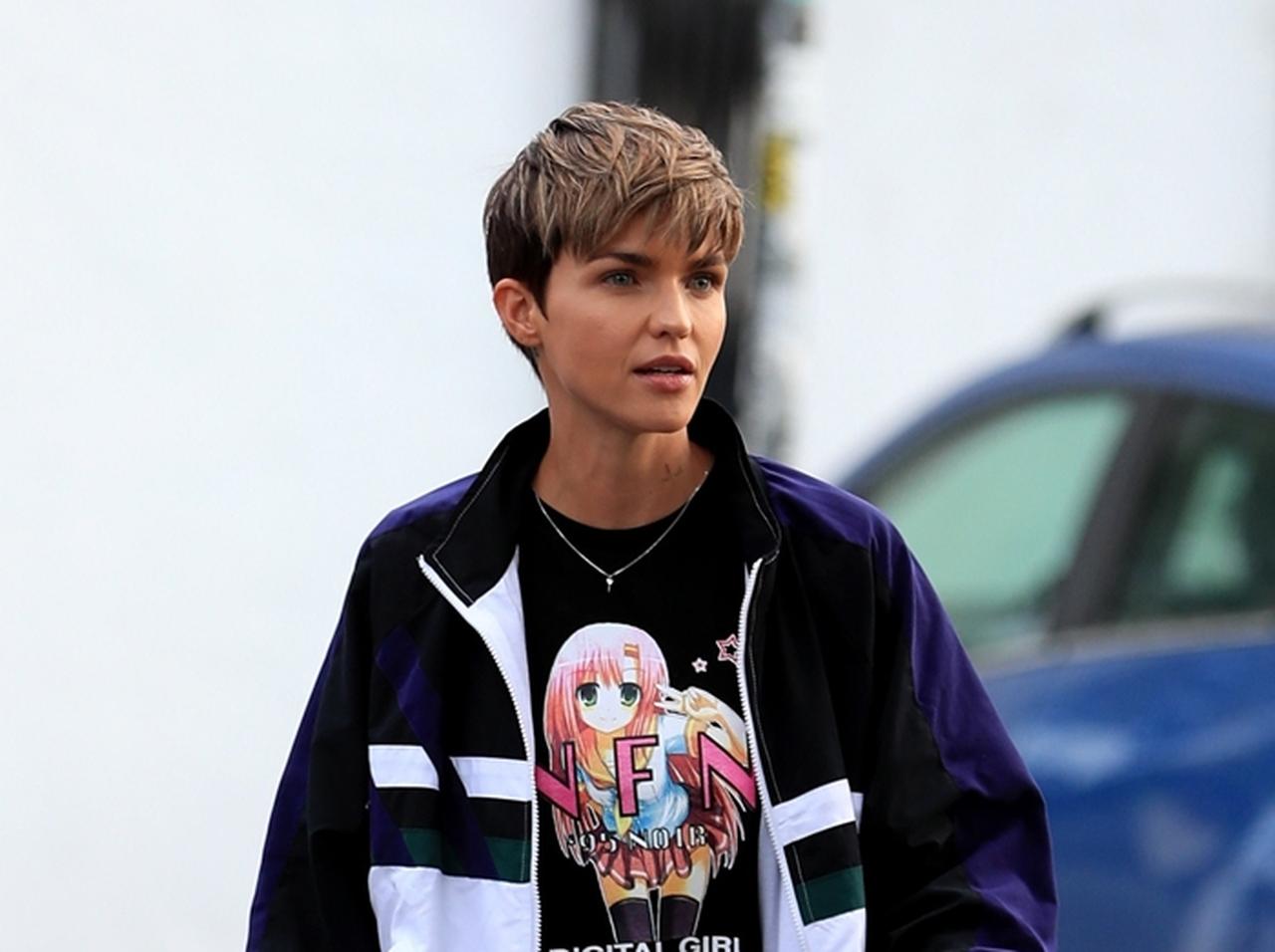 男前女優ルビー・ローズ、パパラッチへのサービスが可愛すぎる