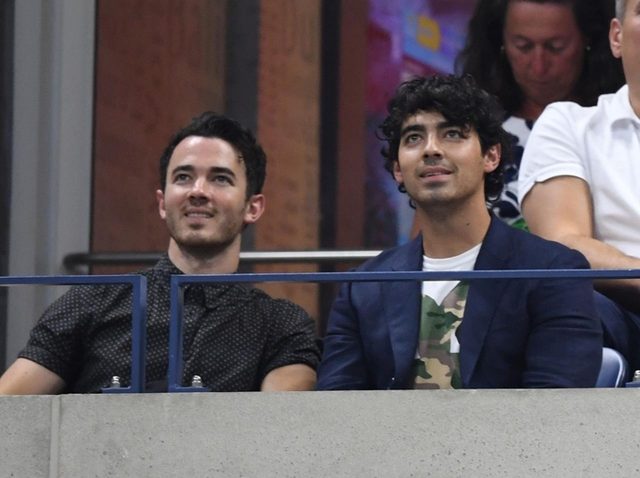 ジョー＆ケヴィン・ジョナス、全米オープンでカメラに抜かれると…