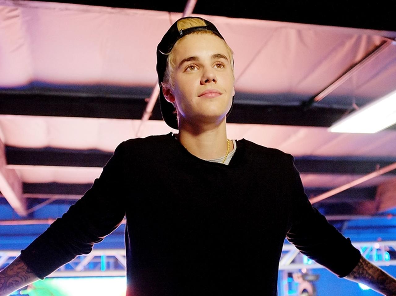 ジャスティン・ビーバー、映画『クレイジー・リッチ!』を「みんな見て」と絶賛