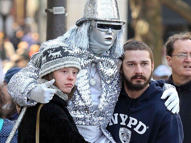 シャイア・ラブーフがミア・ゴスと離婚、あのシンガーと熱愛