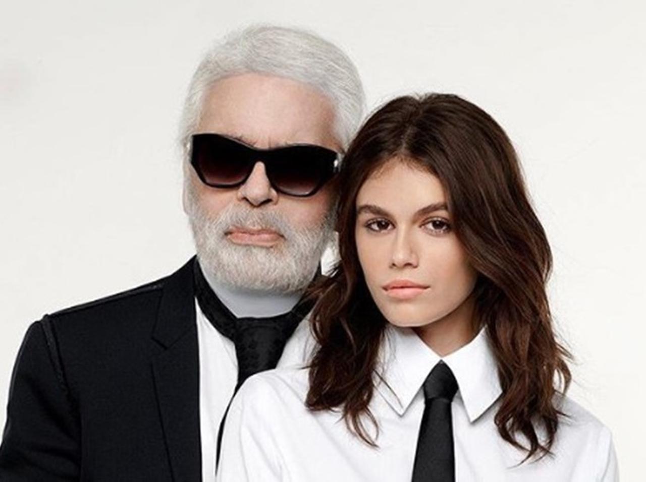 カイア・ガーバー、カール・ラガーフェルドとのコラボについて振り返る「カールは私のヒーロー」